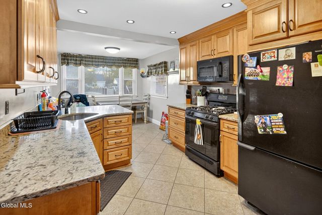 4 Old Fort Avenue, Rotterdam, NY 12306