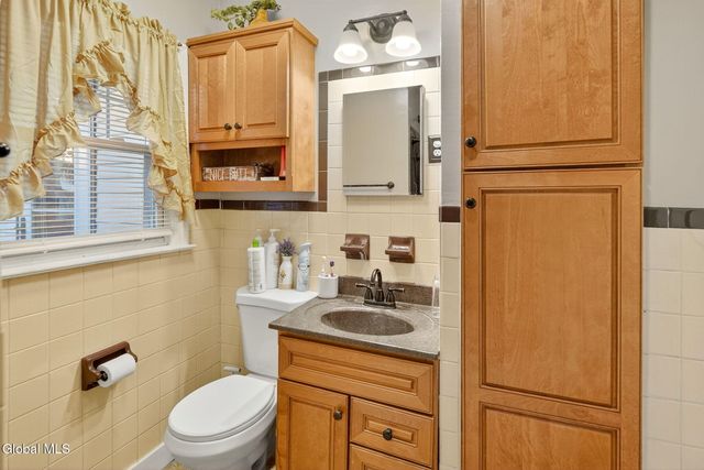 4 Old Fort Avenue, Rotterdam, NY 12306