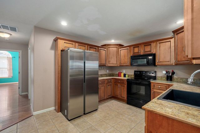 3031 W Augusta Hills Street, Springfield, MO 65803