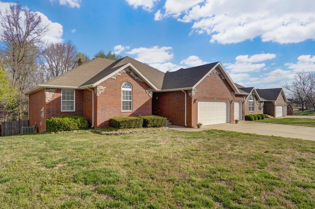 3031 W Augusta Hills Street, Springfield, MO 65803