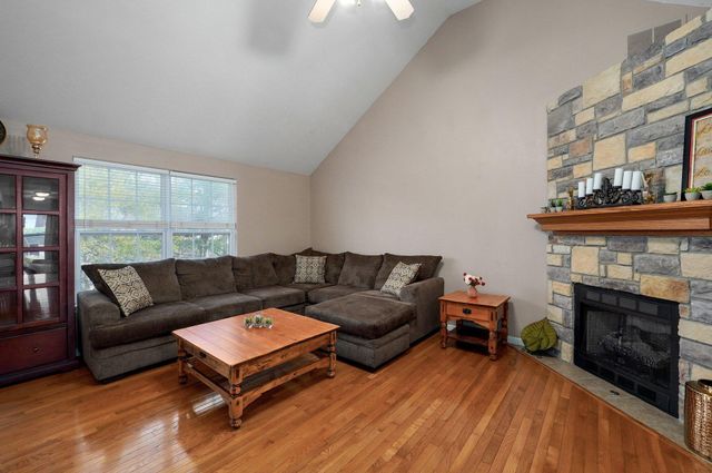 3031 W Augusta Hills Street, Springfield, MO 65803