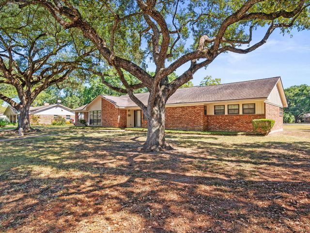 2605 Cypress Lane, Rosenberg, TX 77471