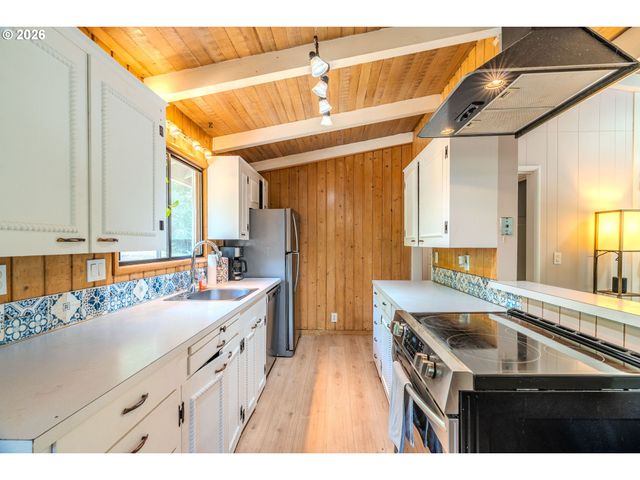 1109 CHARMAN St, Oregon City, OR 97045