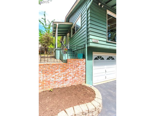 1109 CHARMAN St, Oregon City, OR 97045