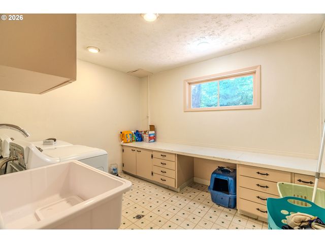 1109 CHARMAN St, Oregon City, OR 97045