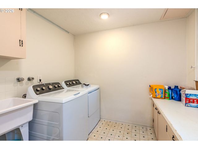 1109 CHARMAN St, Oregon City, OR 97045