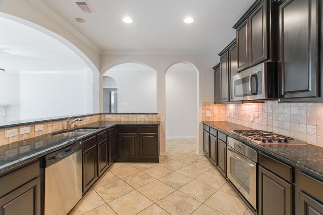7 E Deer River Circle, The Woodlands, TX 77389