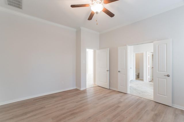 7 E Deer River Circle, The Woodlands, TX 77389