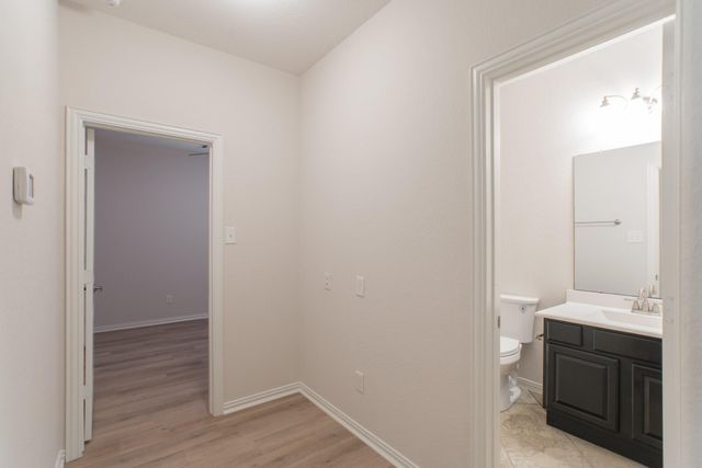 7 E Deer River Circle, The Woodlands, TX 77389