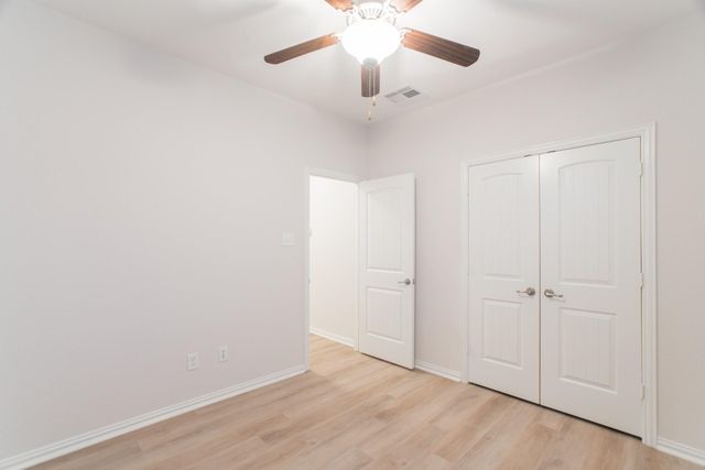7 E Deer River Circle, The Woodlands, TX 77389