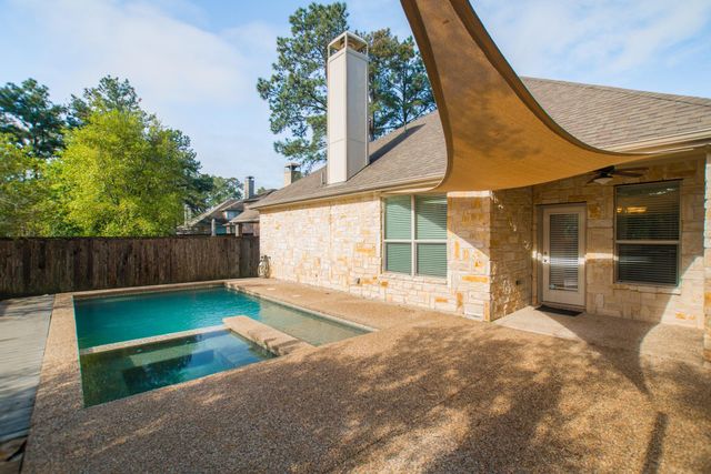 7 E Deer River Circle, The Woodlands, TX 77389