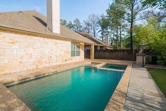 7 E Deer River Circle, The Woodlands, TX 77389