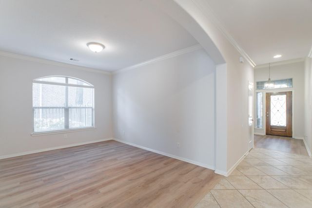 7 E Deer River Circle, The Woodlands, TX 77389