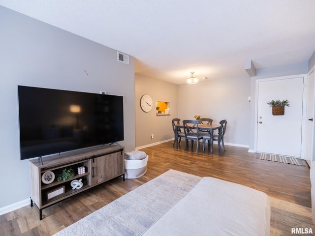 2601 W Willowlake Dr Apt 20, Peoria, IL 61614