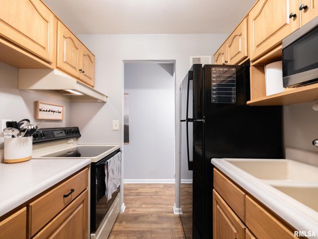 2601 W Willowlake Dr Apt 20, Peoria, IL 61614