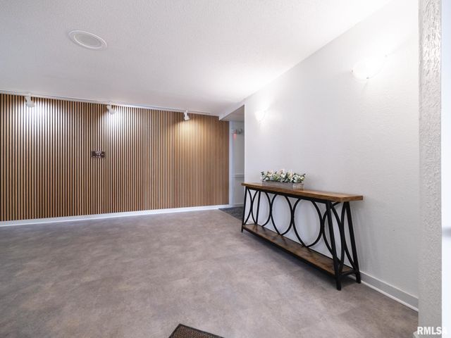 2601 W Willowlake Dr Apt 20, Peoria, IL 61614