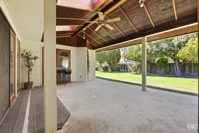 5720 Cypress Point Drive, Bakersfield, CA 93309