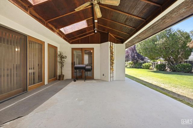 5720 Cypress Point Drive, Bakersfield, CA 93309