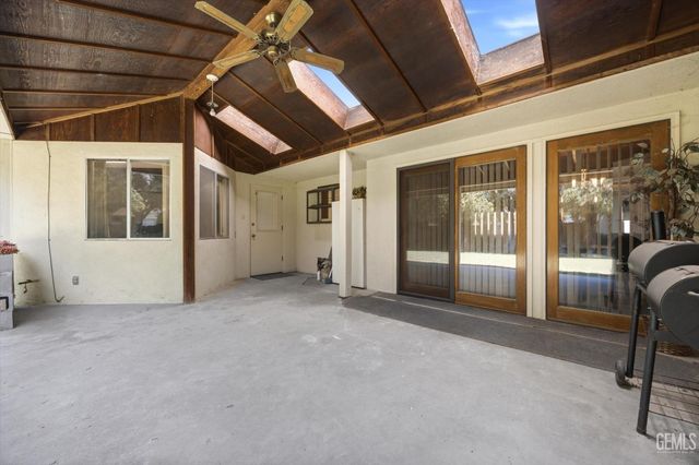 5720 Cypress Point Drive, Bakersfield, CA 93309