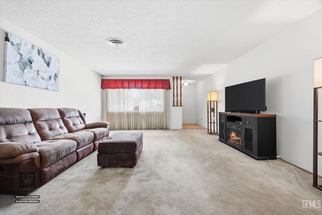 5720 Cypress Point Drive, Bakersfield, CA 93309