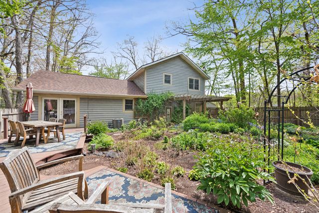 218 Chickadee Trail, Michigan City, IN 46360