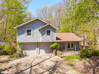 218 Chickadee Trail, Michigan City, IN 46360