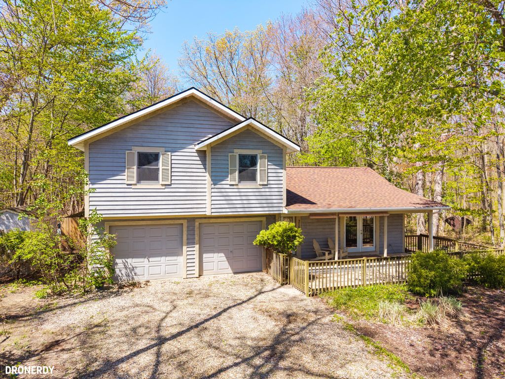 218 Chickadee Trail, Michigan City, IN 46360