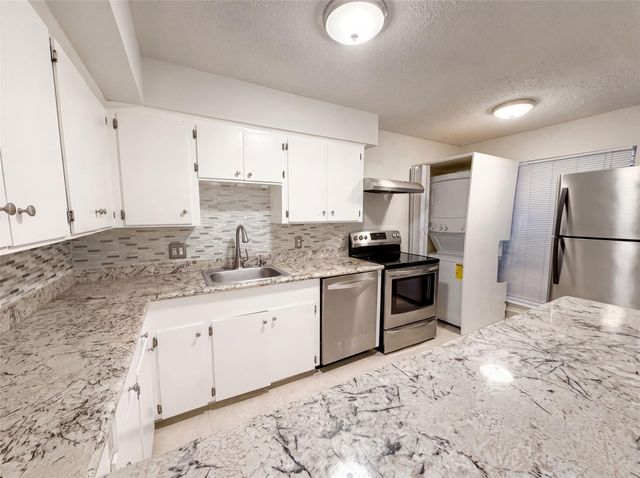 2503 Mccue Road 6, Houston, TX 77056