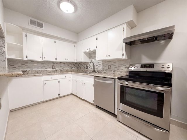 2503 Mccue Road 6, Houston, TX 77056
