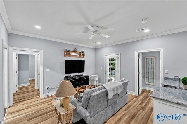 37 Hillcrest Avenue NW, Huntsville, AL 35806
