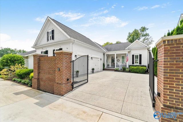 37 Hillcrest Avenue NW, Huntsville, AL 35806