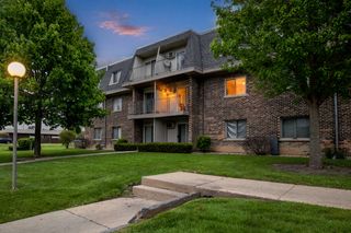 876 Blossom Lane 203, Prospect Heights, IL 60070