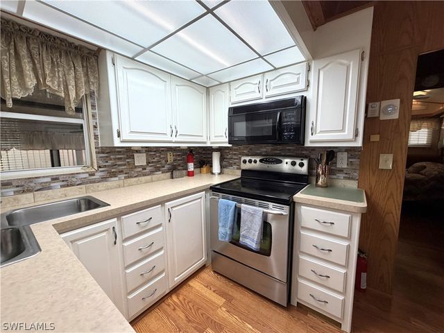 4710 Split Log LN W, Estero, FL 33928