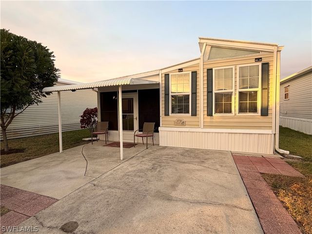 4710 Split Log LN W, Estero, FL 33928