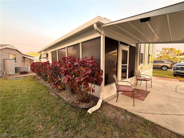 4710 Split Log LN W, Estero, FL 33928