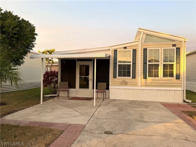 4710 Split Log LN W, Estero, FL 33928
