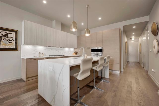 2773 N Hampden Court 302, Chicago, IL 60614