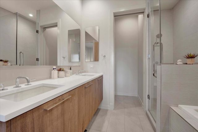 2773 N Hampden Court 302, Chicago, IL 60614