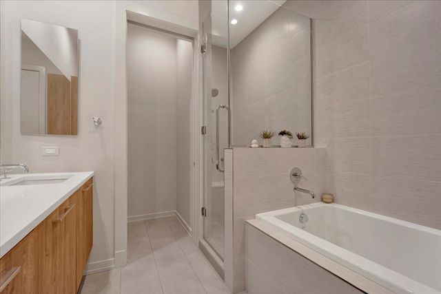 2773 N Hampden Court 302, Chicago, IL 60614