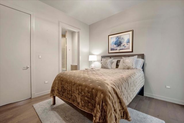 2773 N Hampden Court 302, Chicago, IL 60614