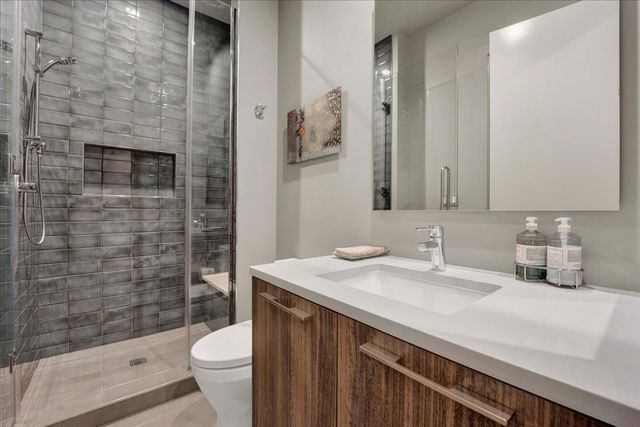 2773 N Hampden Court 302, Chicago, IL 60614