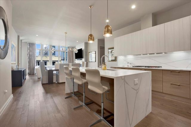 2773 N Hampden Court 302, Chicago, IL 60614
