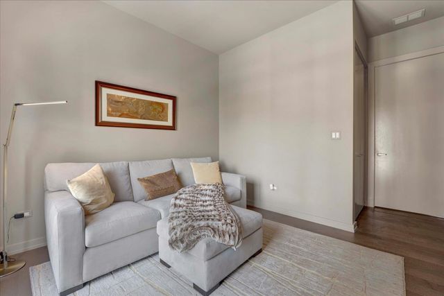 2773 N Hampden Court 302, Chicago, IL 60614