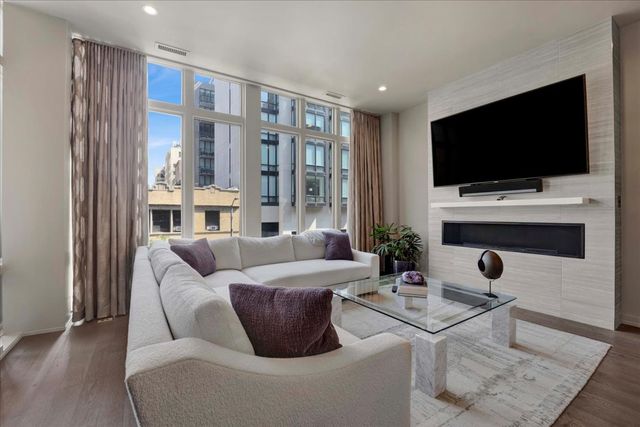 2773 N Hampden Court 302, Chicago, IL 60614