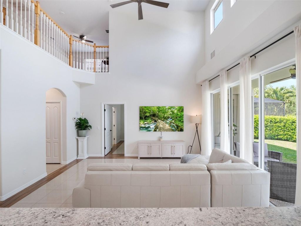 Image 12 of property listing at 13156 HATHERTON CIRCLE, Orlando, FL 32832