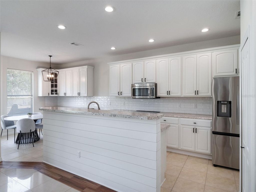 Image 19 of property listing at 13156 HATHERTON CIRCLE, Orlando, FL 32832