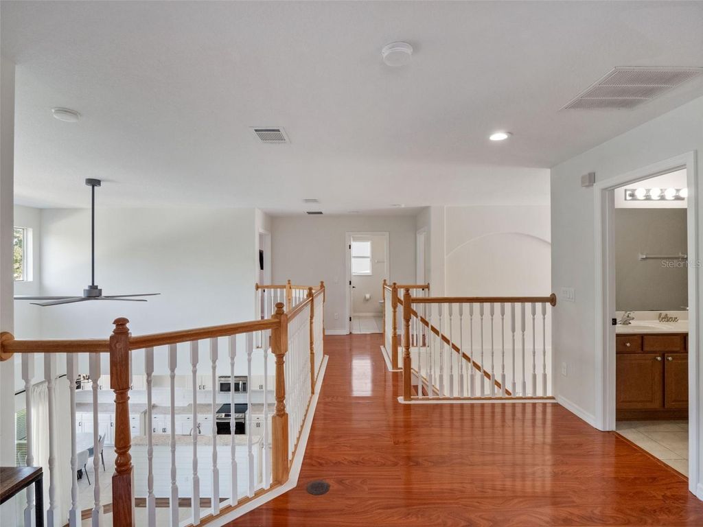 Image 25 of property listing at 13156 HATHERTON CIRCLE, Orlando, FL 32832