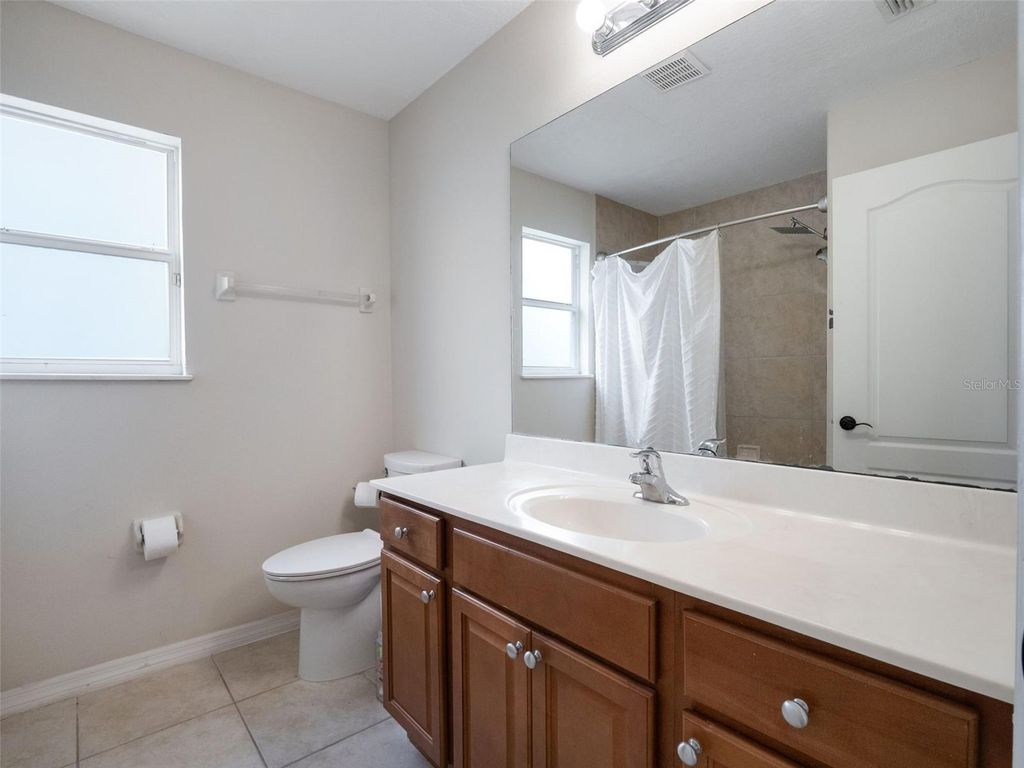 Image 34 of property listing at 13156 HATHERTON CIRCLE, Orlando, FL 32832