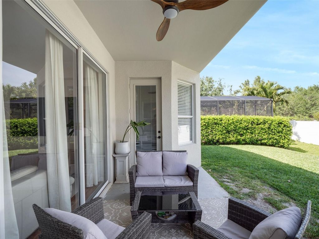 Image 41 of property listing at 13156 HATHERTON CIRCLE, Orlando, FL 32832