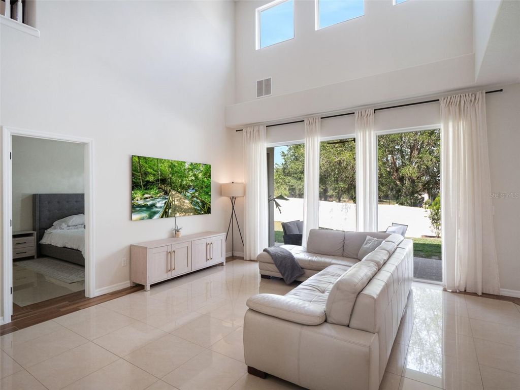 Image 6 of property listing at 13156 HATHERTON CIRCLE, Orlando, FL 32832